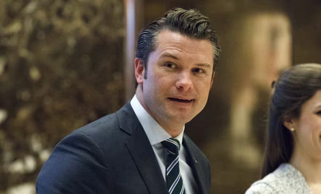 Pete Hegseth en la Trump Tower, después de que el magante fuera elegido presidente en 2016. FOTO: EVAN VUCCI. AP