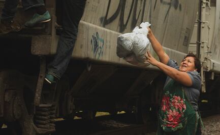 ¿Qué ver?: "Llévate mis amores", un retrato de las mujeres que velan por los migrantes