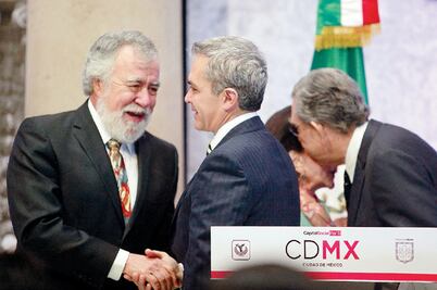 Revisa Mancera anteproyecto de la Constitución