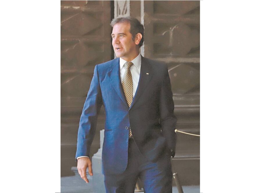 Asiste a informe. El consejero presidente del INE, Lorenzo Córdova, acudió ayer al Primer Informe de Gobierno de Andrés Manuel López Obrador. Foto/BERENICE FREGOSO. EL UNIVERSAL 