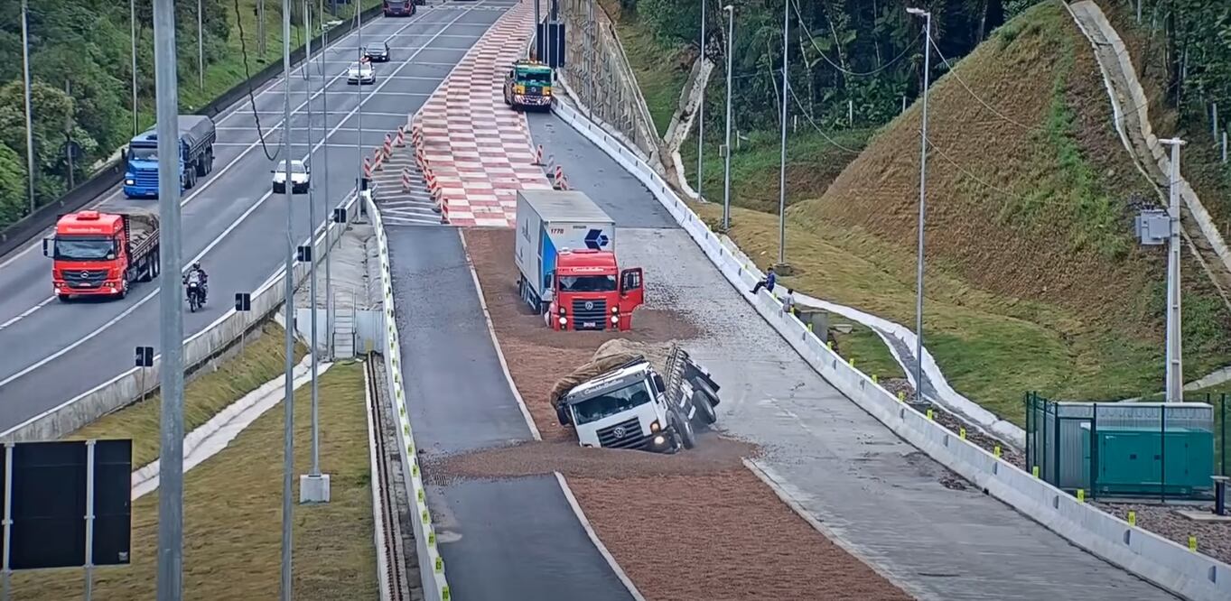 Esto dice CAPUFE sobre el uso de las rampas de emergencia.
Foto: YouTube Engineering and architecture