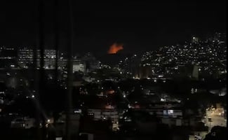 Reportan explosiones en la capital de Venezuela; se escuchan también aviones que sobrevuelan la zona