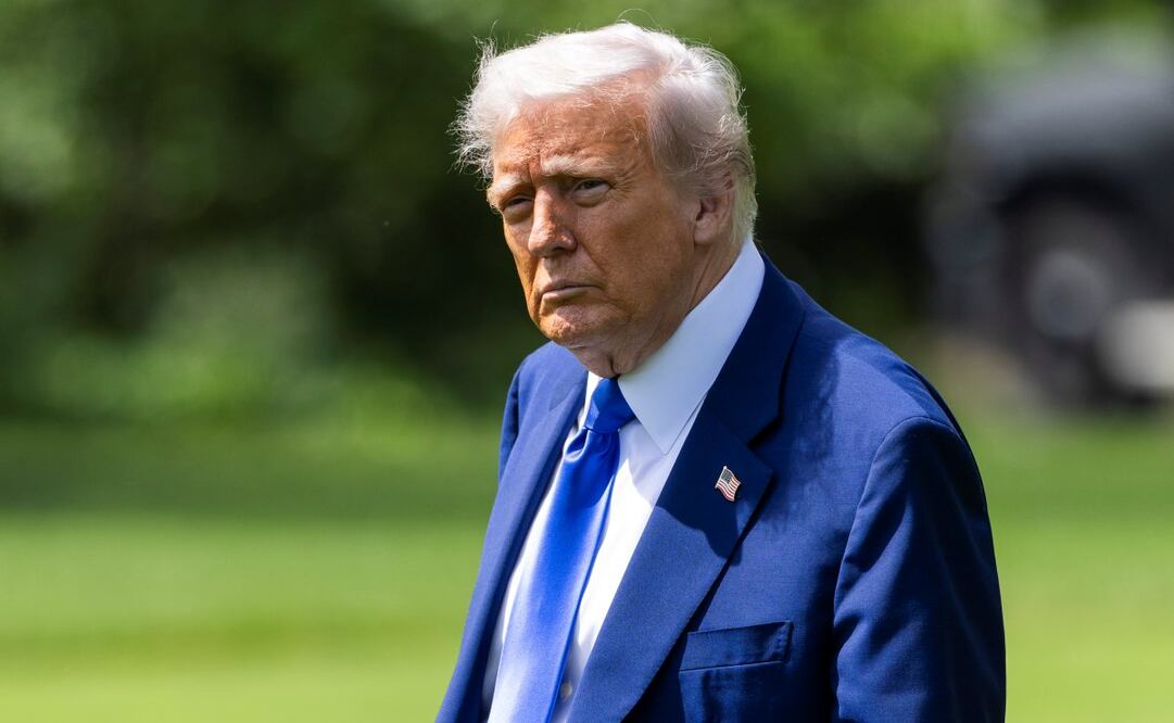 El presidente de Estados Unidos, Donald Trump, sale de la Casa Blanca rumbo a Oriente Medio en Washington, D.C., EU, el 12 de mayo de 2025. En su primer viaje internacional prolongado de su segundo mandato, Trump tiene previsto visitar Arabia Saudí, Catar y los Emiratos Árabes Unidos. Foto: EFE