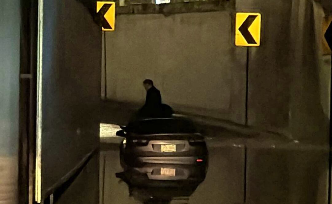 Auto queda varado en Periférico por encharcamiento (10/06/2025). Foto: Juan Carlos Williams / EL UNIVERSAL