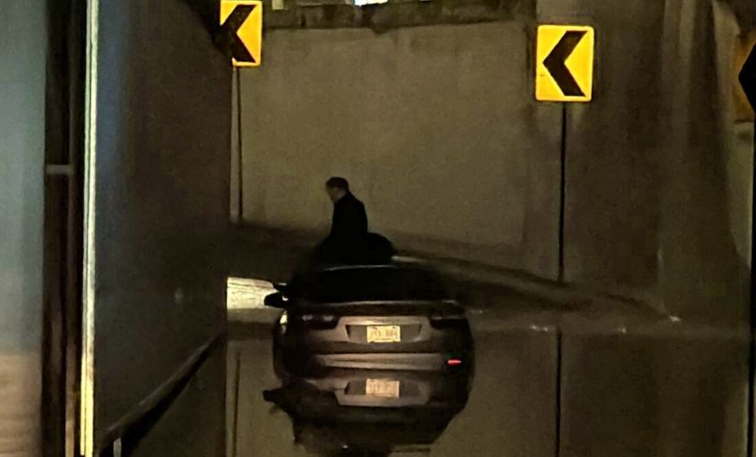 Auto queda varado en Periférico por encharcamiento (10/06/2025). Foto: Juan Carlos Williams / EL UNIVERSAL