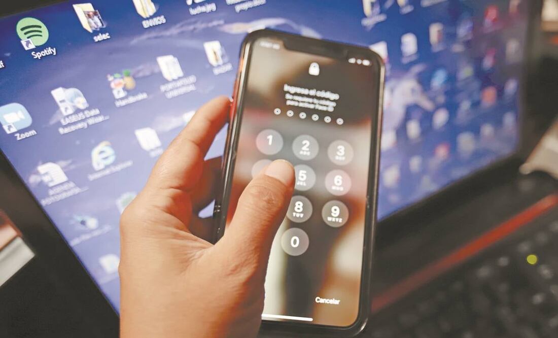 Un analista de Kaspersky sugiere eliminar la huella digital, pues no es suficiente con borrar archivos y carpetas del celular desechado. Foto: Archivo/ El Universal.