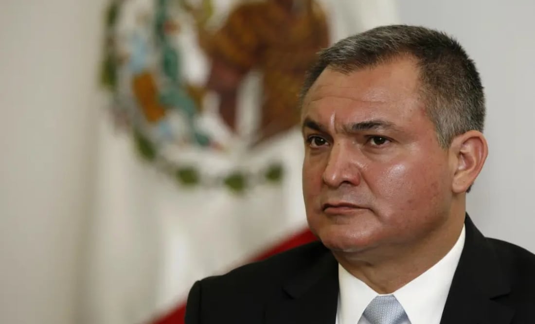 El secretario de Seguridad Pública de México, Genaro García Luna, asiste a una conferencia de prensa al margen de una reunión de la Comunidad Policial Estadounidense en la Ciudad de México, el 8 de octubre de 2010. Un juez pidió el martes 23 de agosto de 2023 a fiscales en Nueva York que piensen detenidamente si quieren incluir en el juicio a García Luna pruebas de que intentó averiguar sobre la manipulación o el asesinato de testigos que hablen contra él. Foto: AP