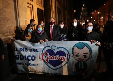 Club de fans lleva serenata con mariachi a López-Gatell