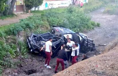 Patrulla se impacta contra auto y se vuelca en carretera México-Oaxtepec; helicóptero traslada a heridos