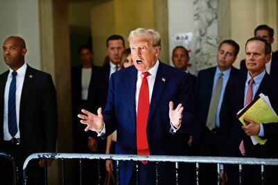 Juez da respiro a Trump: ordena aplazar cancelación de licencias de sus negocios en NY