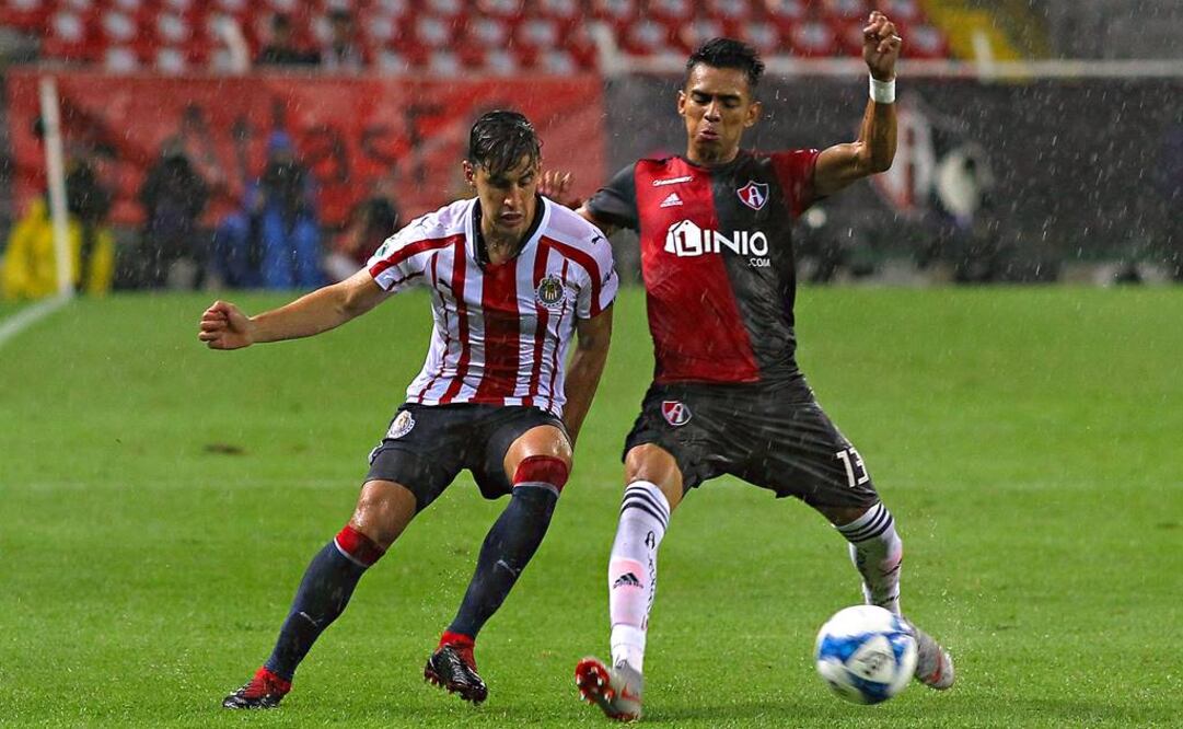 Josecarlos Van Rankin y Ulises Cardona durante el partido de la jornada 7 del Apertura 2018. FOTO/IMAGO7