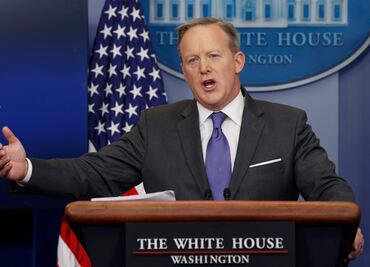 Casa Blanca lanza ultimátum a diplomáticos contrarios a veto migratorio