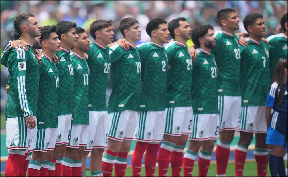 Jugadores de la Selección Mexicana entonan el Himno Nacional previo al partido ante Sudáfrica - Foto: Imago7