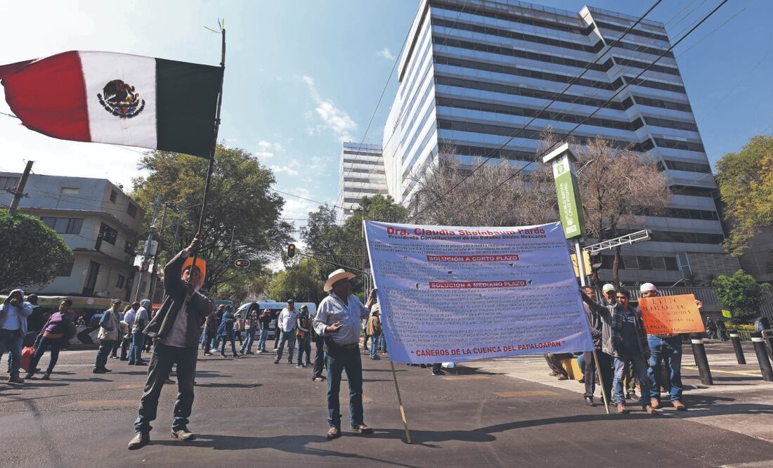 Las manifestaciones de cañeros y transportistas se extendieron por la Ciudad de México, Veracruz, Tabasco, Oaxaca, San Luis Potosí, Morelos, Nayarit, Sinaloa, Chiapas y Puebla. Foto: de Francisco Rodríguez. El Universal