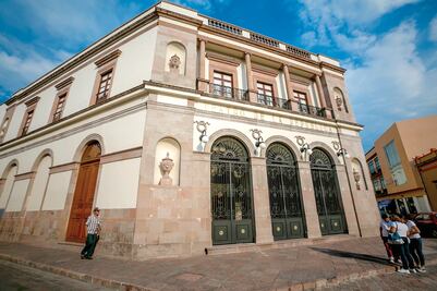 Senado avala compra de Teatro de la República