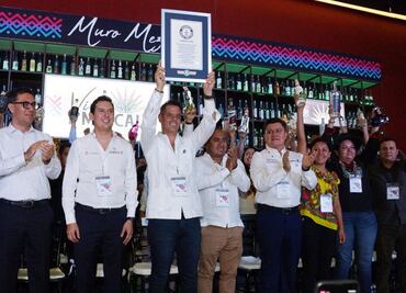 Oaxaca gana récord Guinness por exhibir mayor número de botellas de mezcal