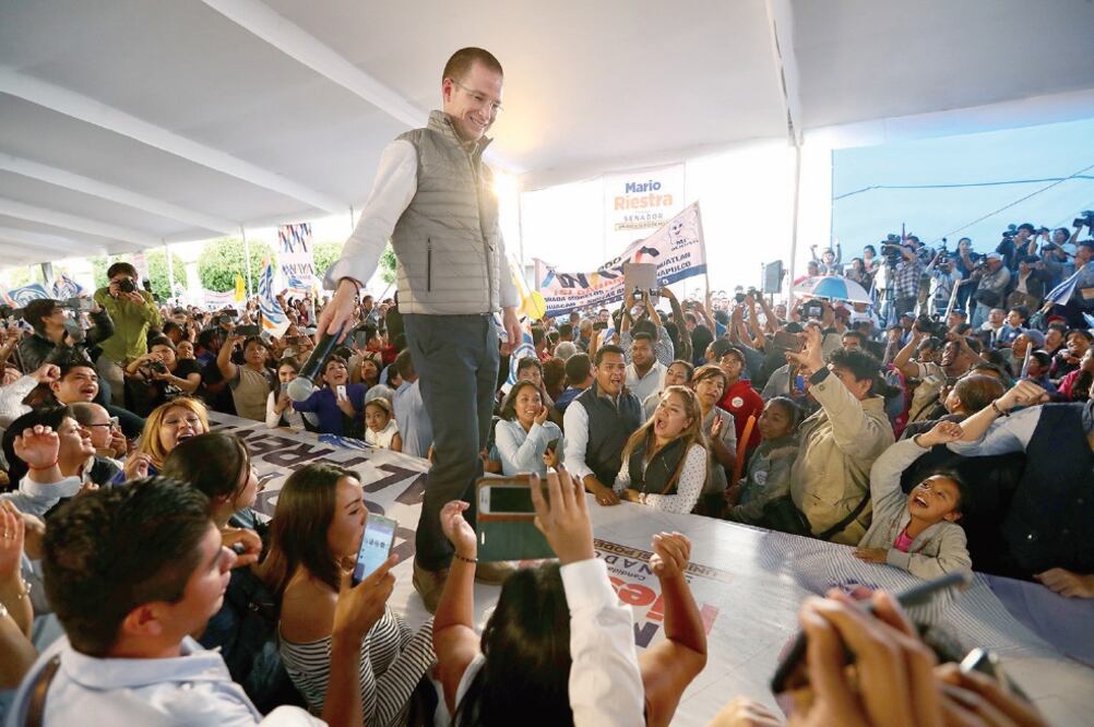 El candidato del PAN-PRD-MC, Ricardo Anaya Cortés, durante un mitin con simpatizantes en el municipio de San Andrés Chalchicomula, Puebla. Foto: ARIEL OJEDA. EL UNIVERSAL