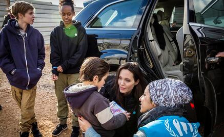 Angelina Jolie visita a refugiados en Jordania