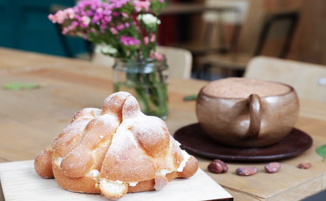 Pan de Muerto from La Rifa Chocolatería – Photo: Ivan Stephens/EL UNIVERSAL