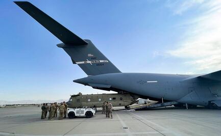 Salen las últimas tropas de EU de Afganistán, terminando así la guerra más larga del país