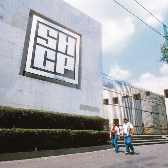 Los recursos que regresen los servidores públicos servirán para financiar programas prioritarios del nuevo gobierno, informó la Secretaría de Hacienda. ARCHIVO EL UNIVERSAL