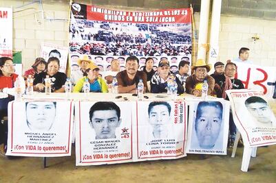 Padres de los 43 piden justicia en Ixmiquilpan