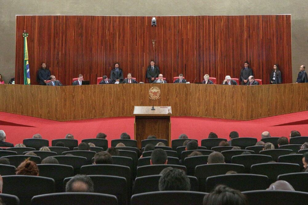 El Tribunal Superior Electoral (TSE) de Brasil inició ayer la fase final del ju ic io sobre la impugnación de la candidatura Dilma Rousseff-Michel Temer. (/DANIEL TEIXEIRA. XINHUA)