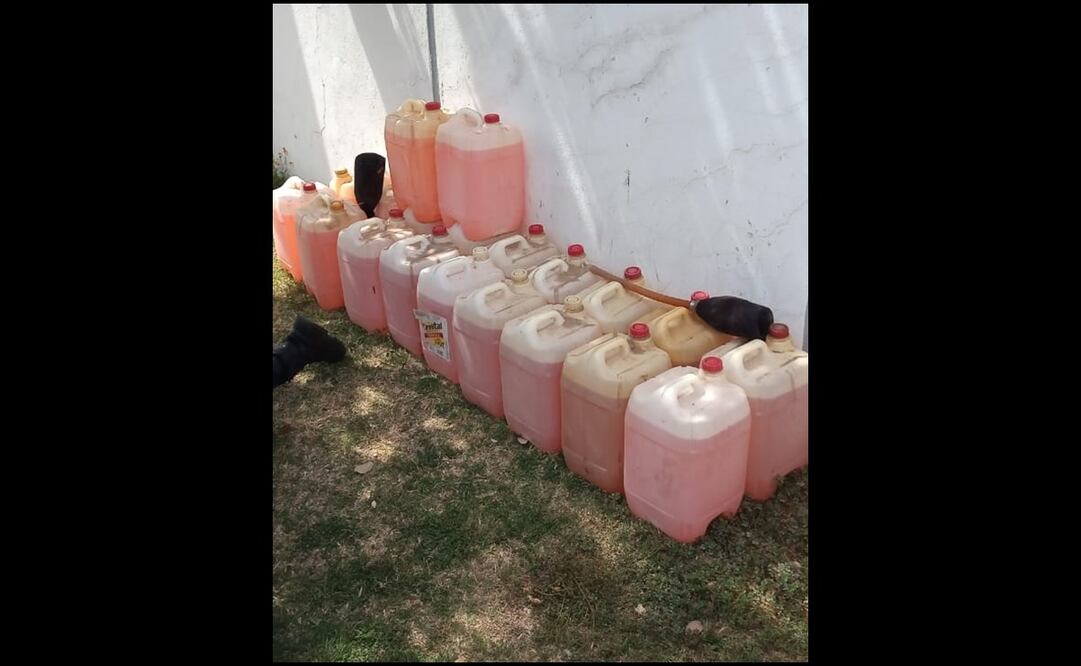 En Celaya, la Policía Municipal aseguró 20 garrafas con hidrocarburo que se encontraban en la calle Venustiano Carranza de la comunidad San Miguel Octopan. Foto: Especial