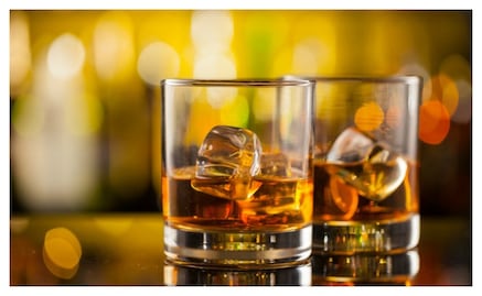 Conoce el whisky irlandés de 30 años que logró récord de venta ¿Cuánto cuesta la botella más cara del mundo?