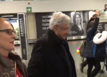 "Arriba Texcoco", le grita ciudadano a AMLO en aeropuerto