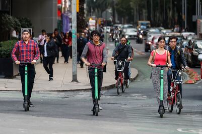 Realizan campaña informativa para uso adecuado de scooters y bicicletas en MH