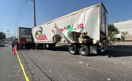 Mueren dos trabajadores al caerles caja de tráiler impactado por tren en Monterrey; unidad intentaba ganarle paso al ferrocarril 