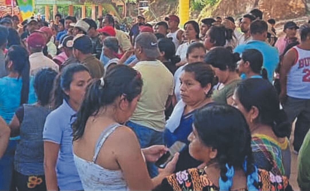 La asamblea comunitaria de San Isidro Platanillo acordó elegir libremente a su autoridad pese a amenazas. Foto Especial