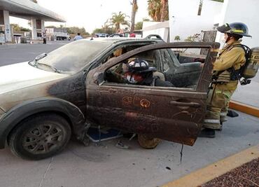 Por usar su celular provoca incendio de camioneta en gasolinera de Guanajuato