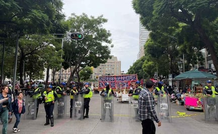 Comerciantes ambulantes vuelven a bloquear Avenida Juárez; elementos de la policía y de Secgob mantienen cerco