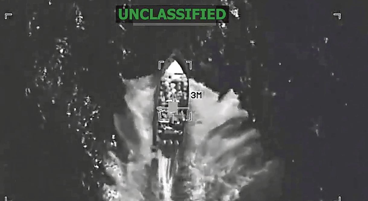 Las fuerzas armadas de EU publicaron un video de otro ataque contra una supuesta narcolancha el jueves. Foto: Especial