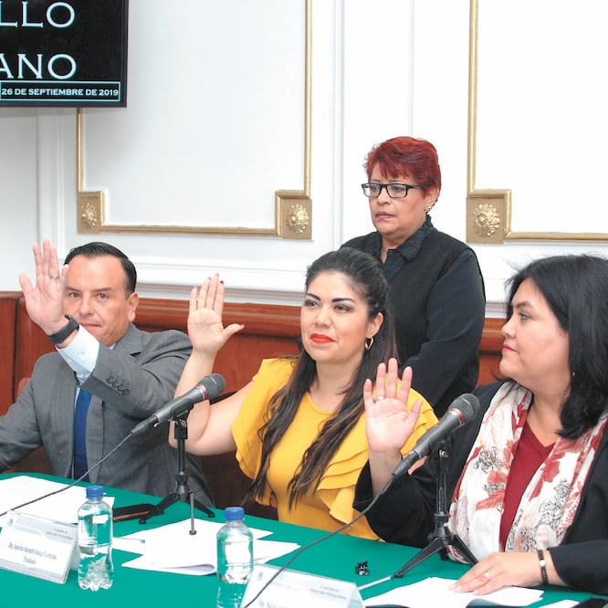 La legisladora América Rangel (blusa amarilla) destacó que la iniciativa la presentaron Claudia Sheinbaum, jefa de Gobierno de la CDMX, así como los gobernadores del Estado de México e Hidalgo, Alfredo del Mazo y Omar Fayad. ESPECIAL