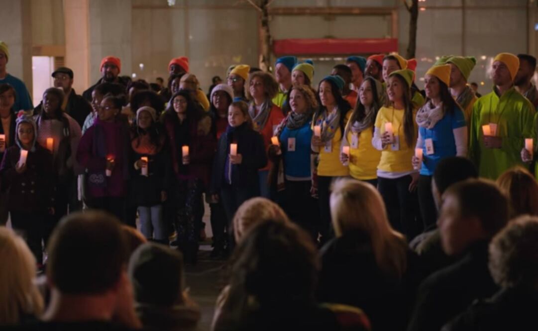 Según indicó Microsoft, los empleados fueron seleccionados de tiendas de todo el país para “compartir un mensaje de paz y armonía con sus vecinos”.