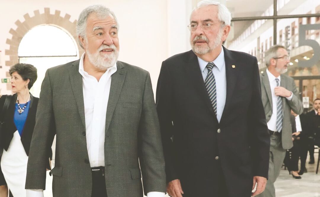 Apertura. Alejandro Encinas y Enrique Graue acudieron a la liberación de 19 mil archivos del movimiento estudiantil de 1968. Foto: LUCÍA GODÍNEZ. EL UNIVERSAL