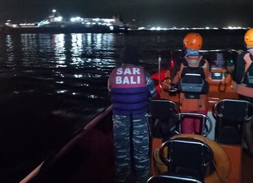 Suman 6 muertos y 29 desaparecidos tras naufragio de ferri en Bali; al menos 30 personas han sido rescatadas