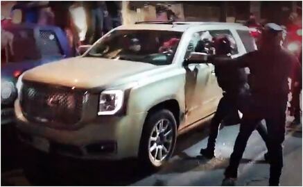 VIDEO: Policías rompen con casco vidrio de camioneta para detener a 4 presuntos delincuentes; esto dice la SSC de la CDMX 