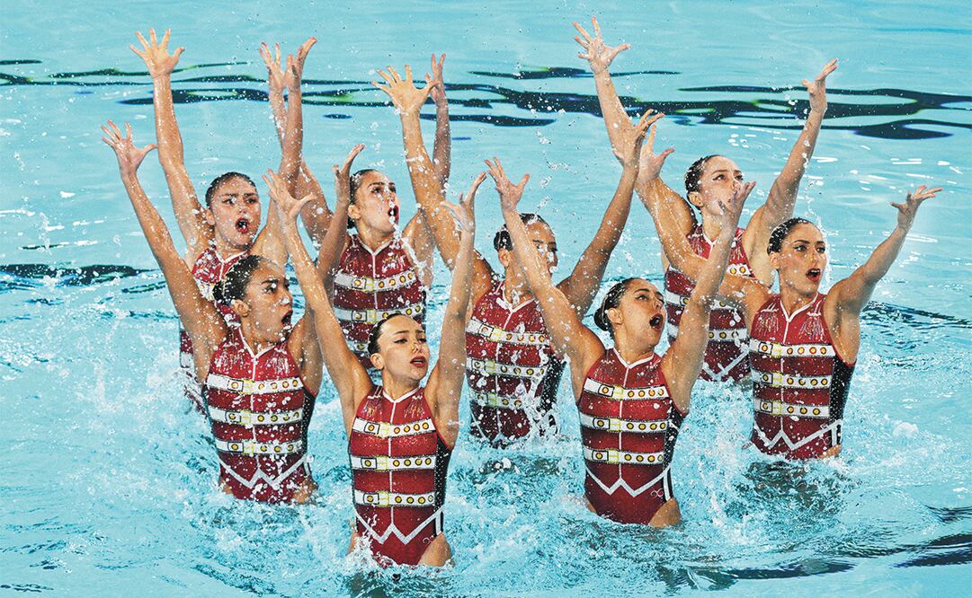 El equipo mexicano de natación artística enamora con su rutina técnica, aunque comete un importante error cerca del final. Foto: Caroline Blumberg | EFE