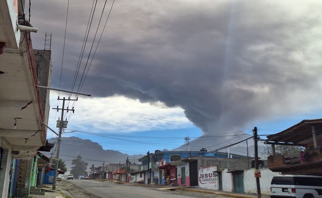 Se registra caída de ceniza en poblaciones de Amecameca. Foto: Especial