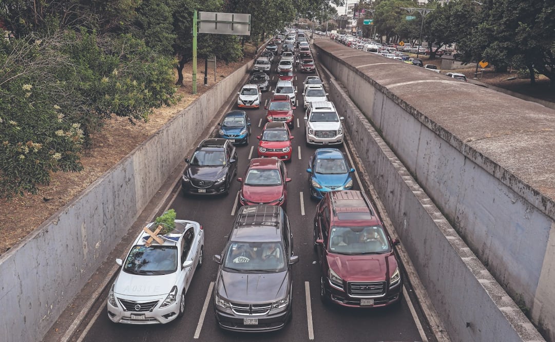 Aspectos del tránsito en la calzada Taxqueña con dirección a Tlalpan durante el mediodía. FOTOS: Gabriel Pano El Universal
