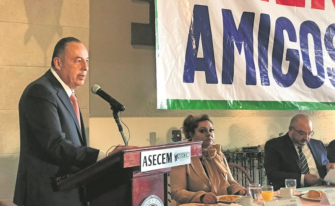 El fiscal José Luis Cervantes Martínez, al reunirse con integrantes de la Asecem. Foto: REBECA JIMÉNEZ. EL UNIVERSAL
