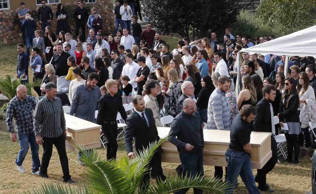 Con custodios armados, convoyes viajan para funerales de familia LeBarón