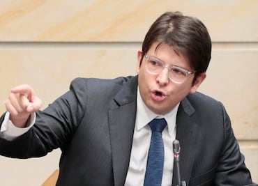 Él es Miguel Uribe Turbay, aspirante a la presidencia de Colombia, fue atacado a balazos; su madre fue asesinada por el narco