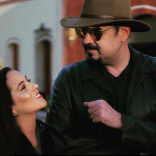 Pepe Aguilar festeja el cumpleaños de su esposa con emotivo video: "Celebro la bendición de tenerte"