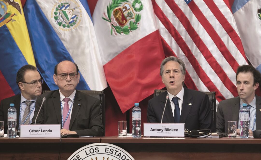 El ministro de Relaciones Exteriores peruano, César Landa (i-frente), y el secretario de Estado estadounidense, Antony Blinken (d-frente).
