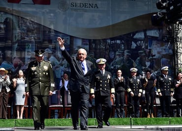 AMLO agradece a las Fuerzas Armadas por "dar la espalda al golpismo"